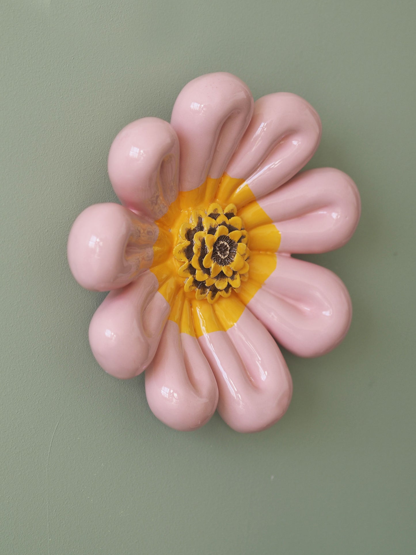 Wall Flower - Daalia