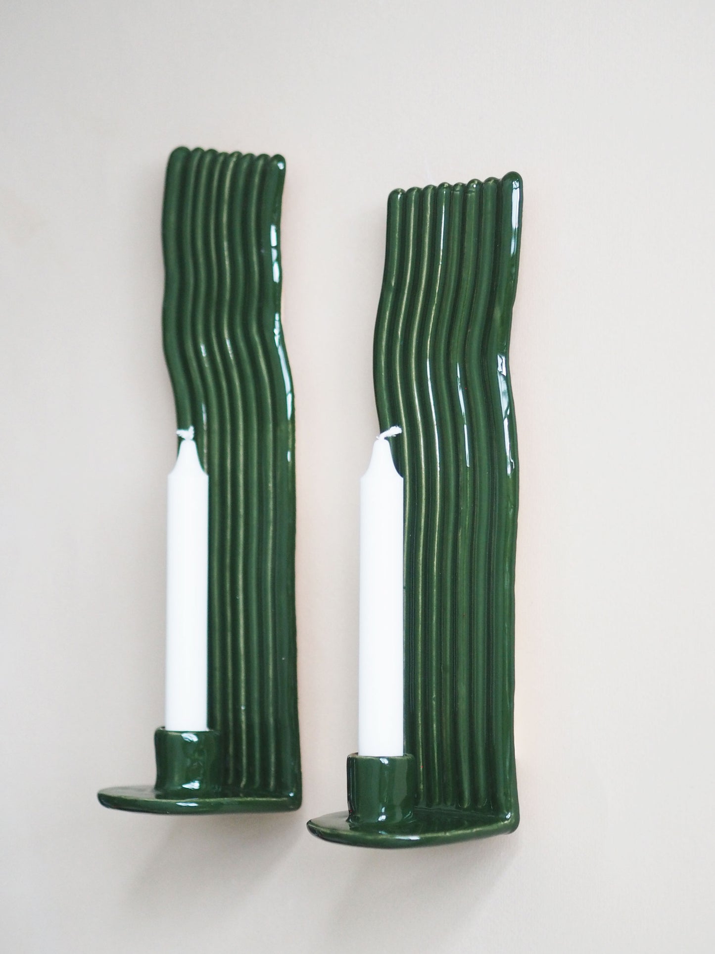 Wavy Candle Holder Forest Green, model no 1